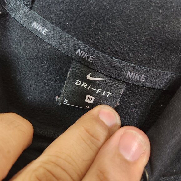 Men's Nike Black Dri-fit Swoosh Hoodie Size Medium Pockets Hood Logo - Picture 10 of 15